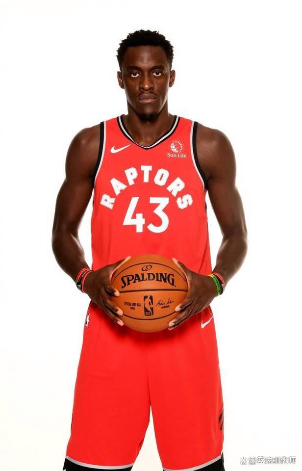 星空-西亚卡姆迎来十五赛季出色发挥,勇士观众热烈欢呼!上演精彩一战-星空