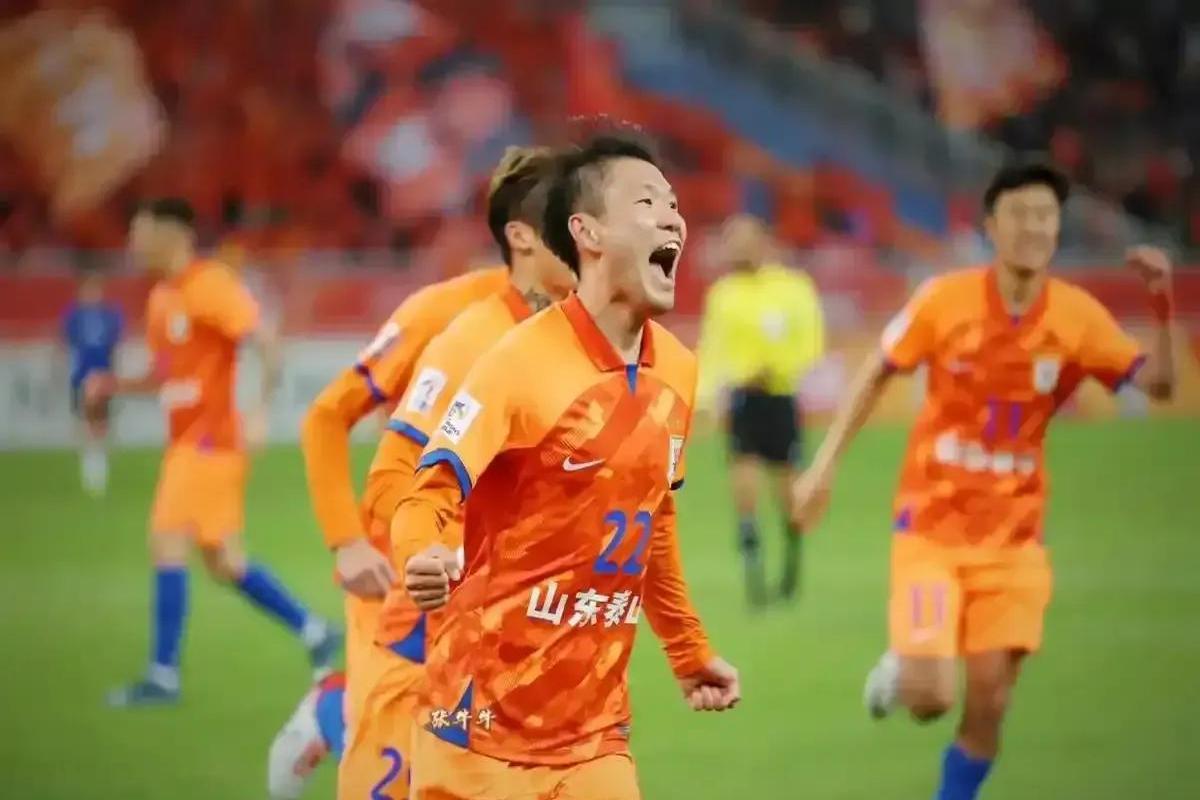 xingkong-山东泰山训练开放日;转会期状态回暖引欢呼;欧冠在即;纪律约束更严格-xingkong