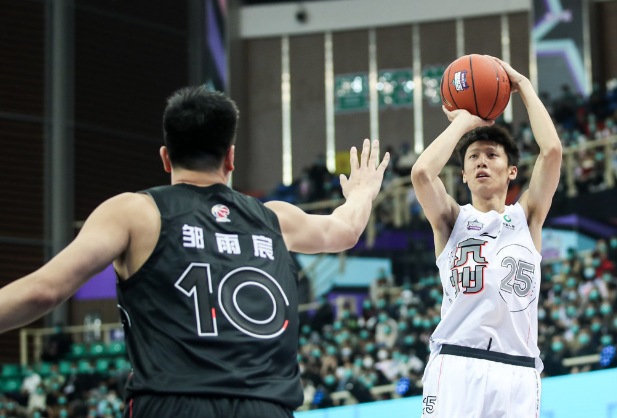 xingkong sports-这也行？莱万多夫斯基连续十五场比赛得分超过逆转赛前深圳男篮调整名单以备全明星赛，达拉斯独行侠迎来里程碑的简单介绍-xingkong sports